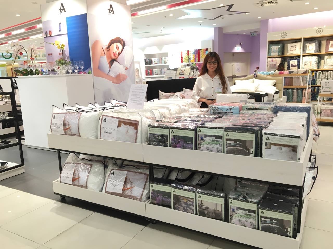 thiet-ke-thi-cong-showroom-a2zhome